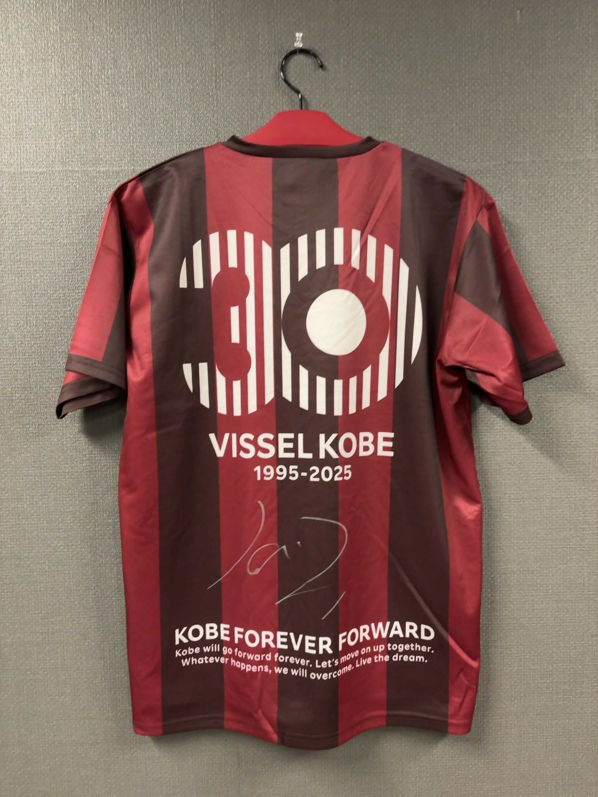 1前川選手] クラブ創設30周年記念神戸Tシャツ (直筆サイン入り) | Fun