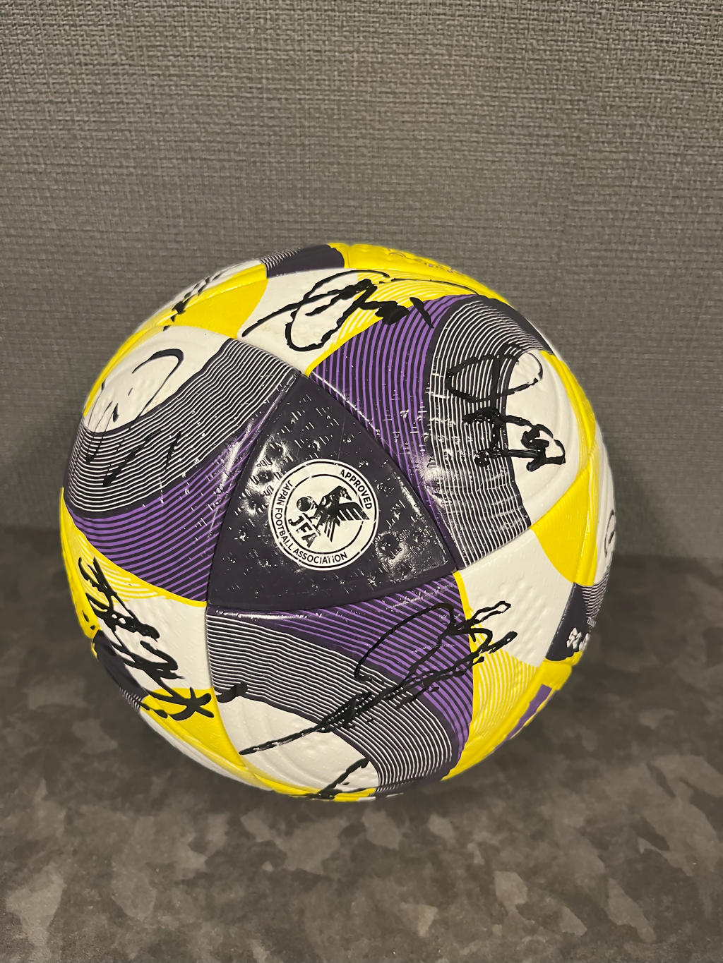 Jリーグ開幕記念？ サイン入りサッカーボール 1993年 Jリーグ開幕記念 さくまドロップ サッカーボール型缶
