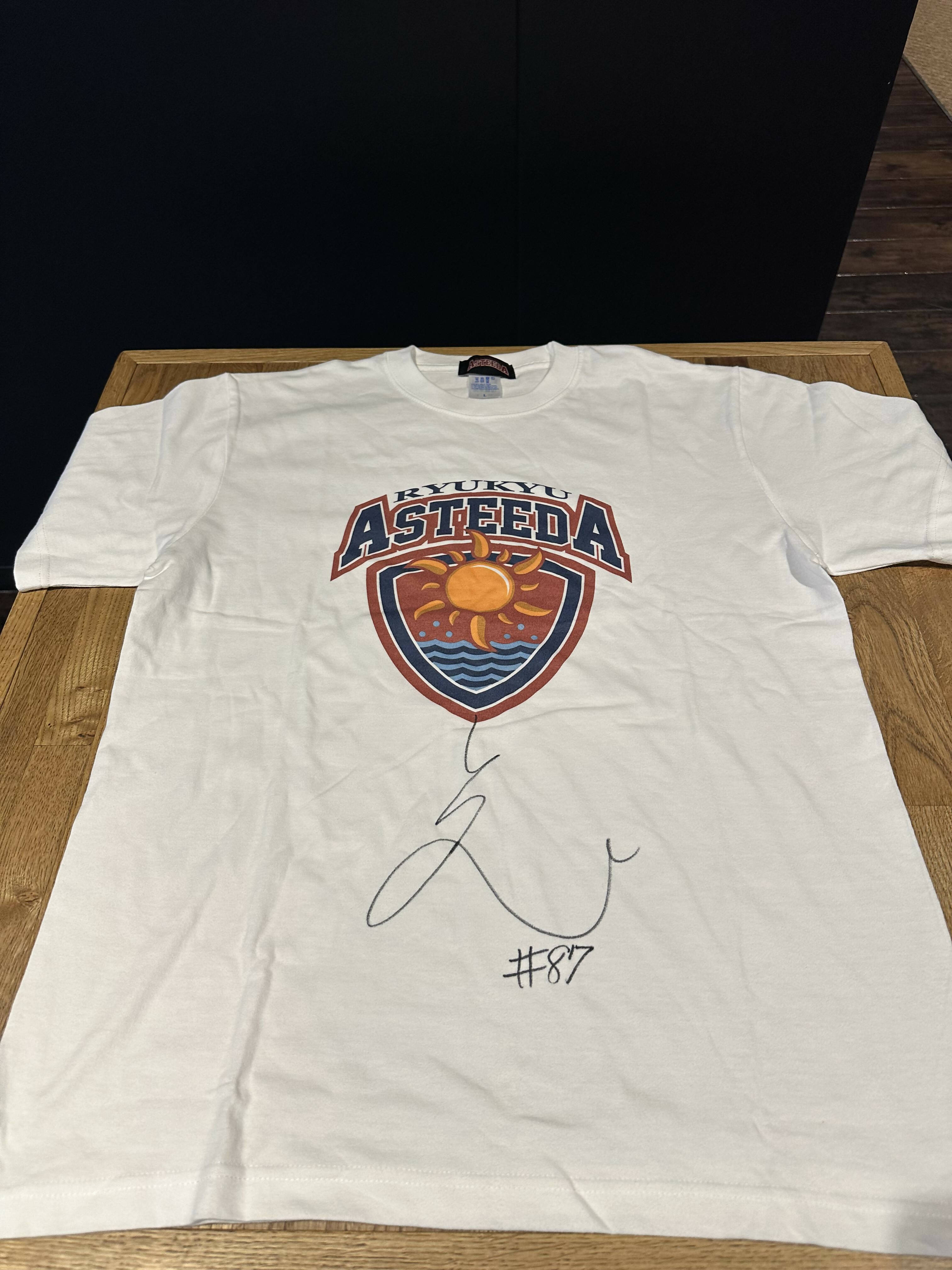 上江洲光志選手直筆サイン入りTシャツ