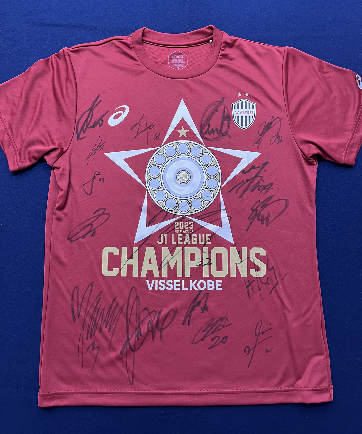 ヴィッセル神戸 選手直筆サイン入りのJ1リーグ初優勝記念Tシャツ】 ヴィッセル神戸 選手直筆サイン入りのJ1リーグ初優勝記念Tシャツ】
