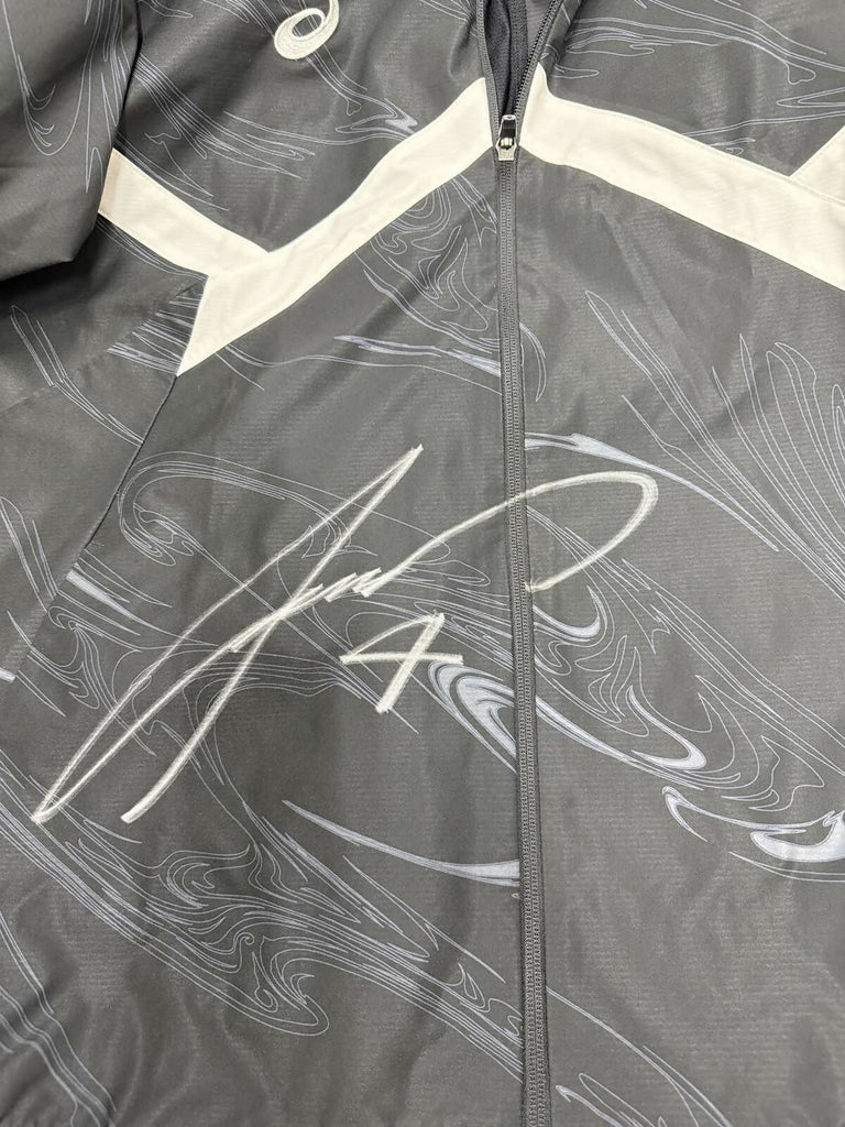[#4山川選手]2023ピッチ入場時着用　ストレッチクロスグラフィックフーディージャケット(直筆サイン入り・実使用)