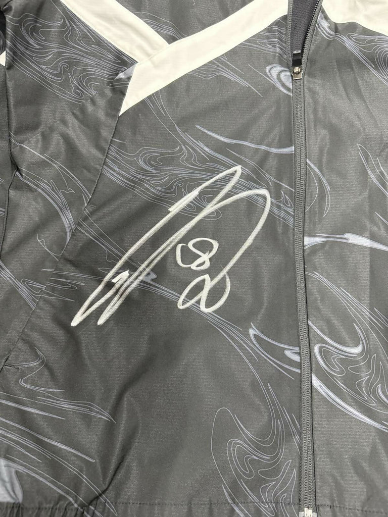 [#18井出選手]2023ピッチ入場時着用　ストレッチクロスグラフィックフーディージャケット(直筆サイン入り・実使用)