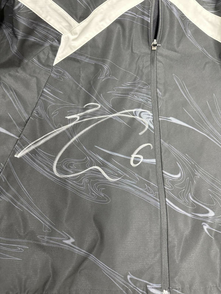 [#6扇原選手]2023ピッチ入場時着用　ストレッチクロスグラフィックフーディージャケット(直筆サイン入り・実使用)