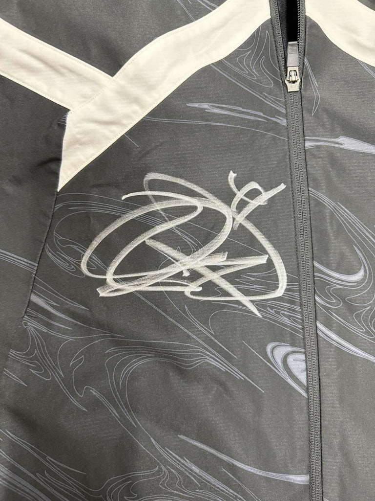 [#41永戸選手]2023ピッチ入場時着用　ストレッチクロスグラフィックフーディージャケット(直筆サイン入り・実使用)