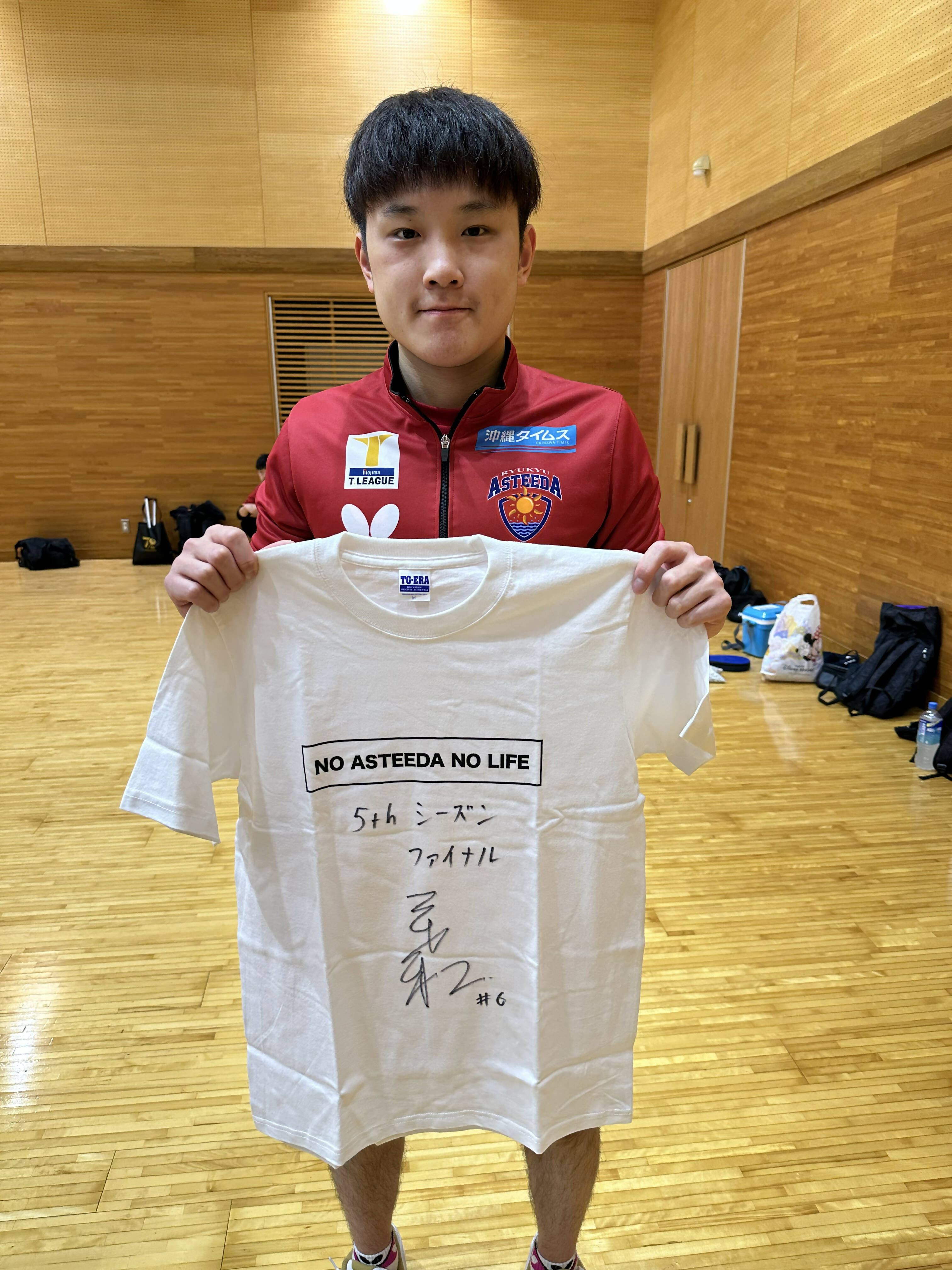 プレーオフファイナル記念　張本智和サイン入りTシャツ